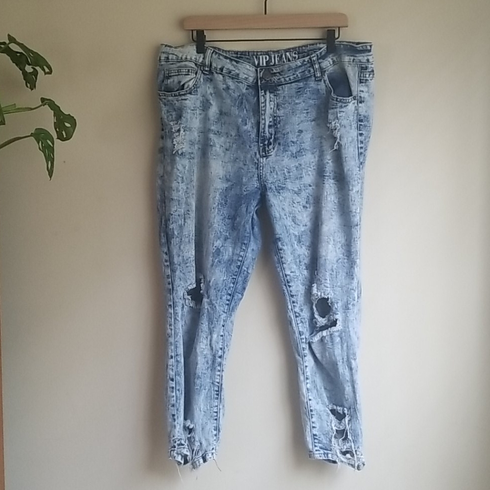 VIP Jeans Size 23/24 Distressed Light Wash Capris